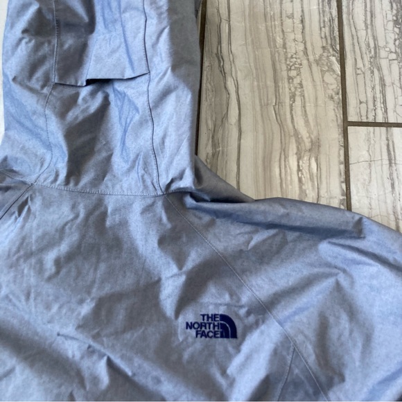 NWOT The North Face HyVent 2.5L weatherproof jacket. - Picture 9 of 9